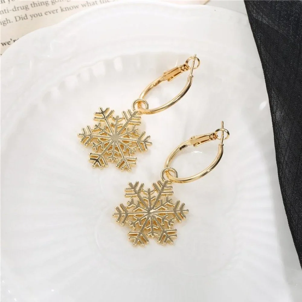 ๐SOLD๐๐๐บ๐จ๐ณ๐ฌ๐2 ๐๐๐ $12 - NEW In Box Gold Snowflake Dangle Earrings - Picture 4 of 6